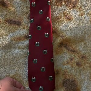 Johnny Appleseed’s Red Wreath Pattern Tie